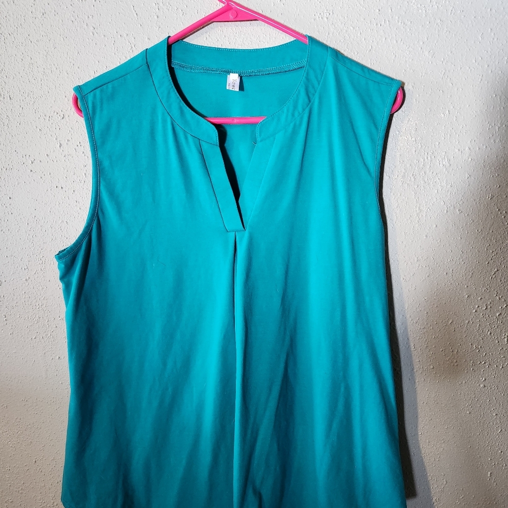 Sleeveless shirt